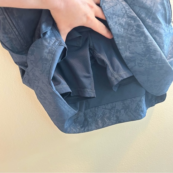 Orvis Embossed Pull-On Travel Skort Size Small Navy Blue Glass Print Skirt - Picture 6 of 9